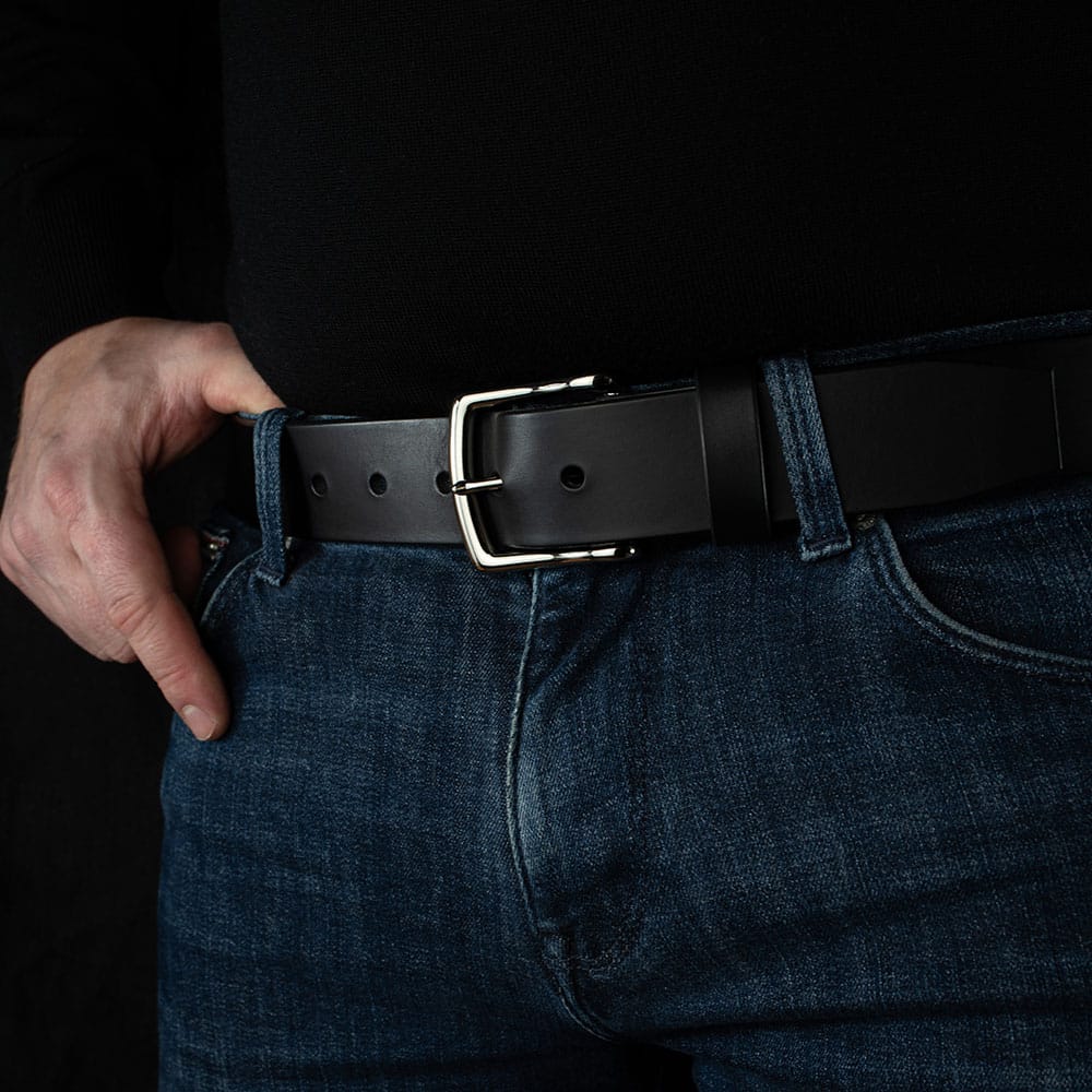 Meeste nahast püksirihm - must, püksirihm teksade peal näidis