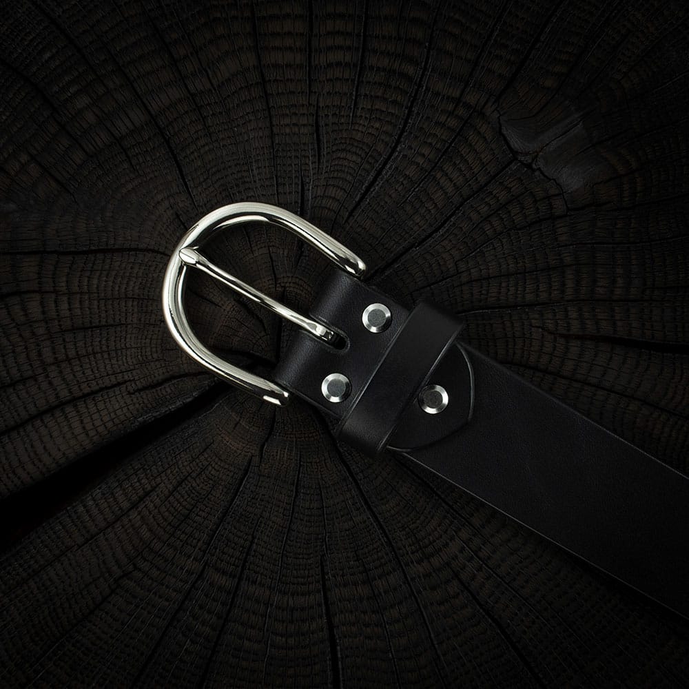 Naiste nahast püksirihm - must ja hõbe pannal